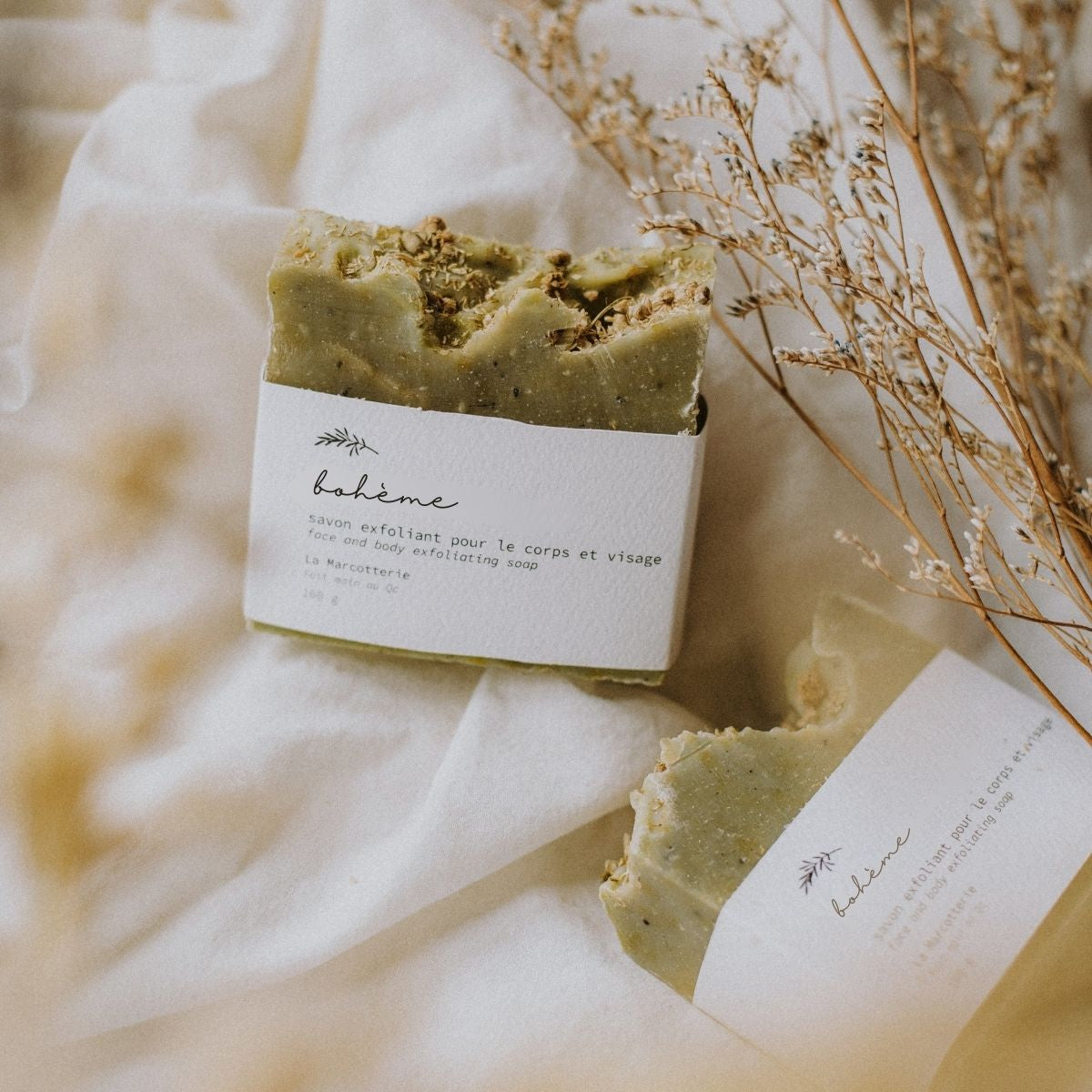Savon exfoliant fait à la main Bohème — Encens, pin, citronnelle & menthe
