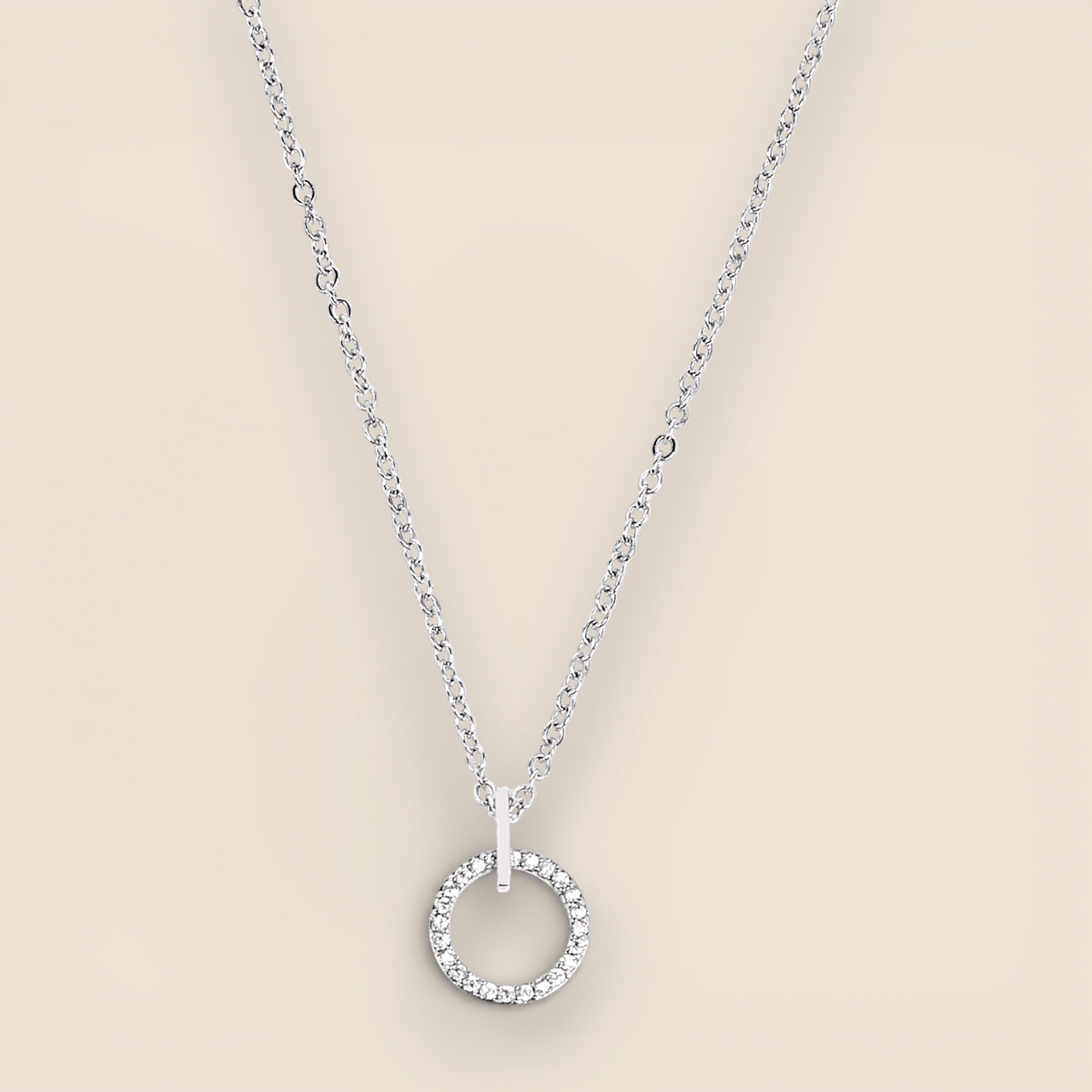 Collier délicat à pendentif rond plaqué or blanc 14 carats