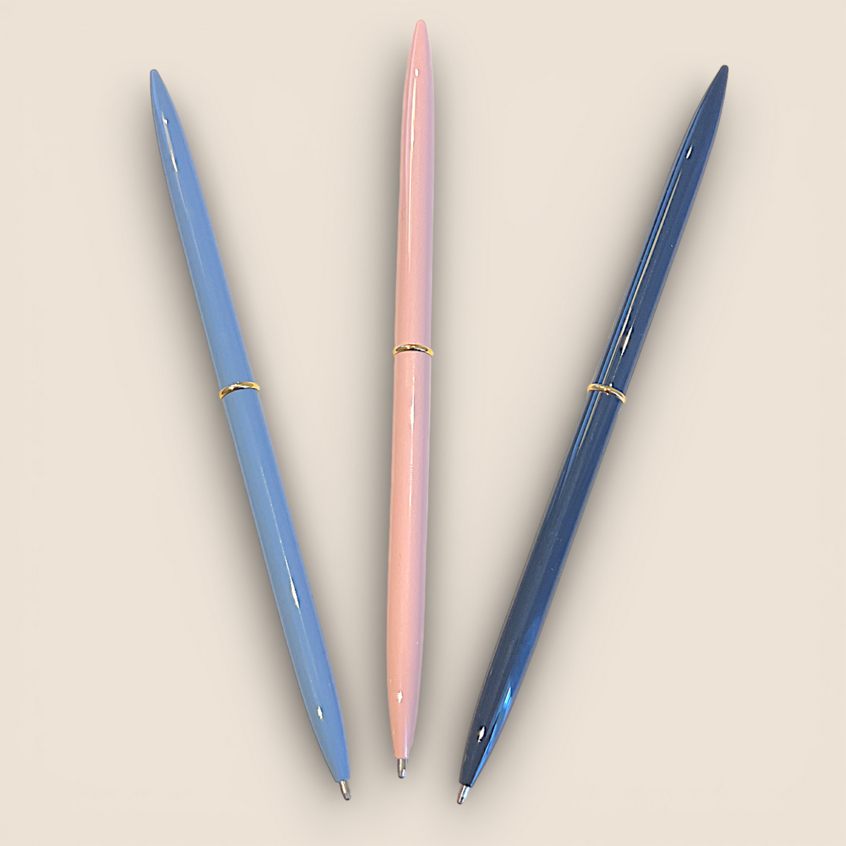 Stylo fin encre noir – Ligne dorée raffinée - choix de 3 teintes