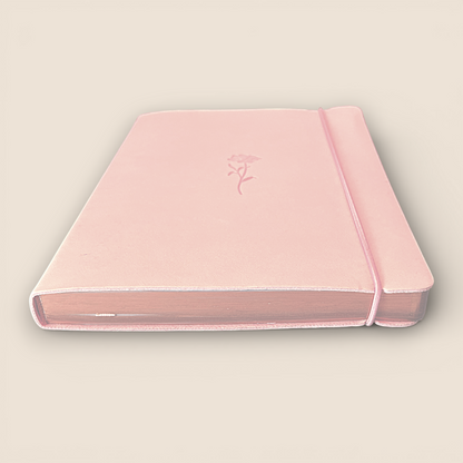 Carnet souple rose poudré – Écriture délicate & reflets dorés