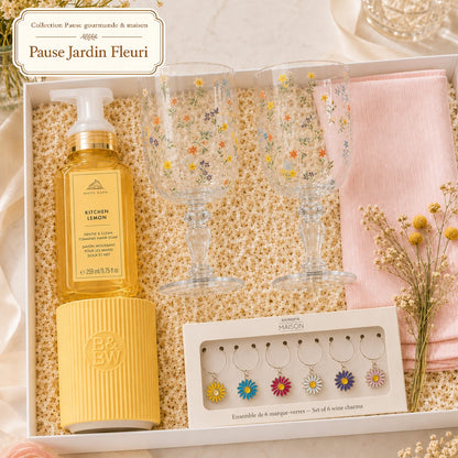Coffret Pause Jardin Fleuri avec deux coupes fleuries, bougie, marque-verres, savon citronné et serviette de cuisine