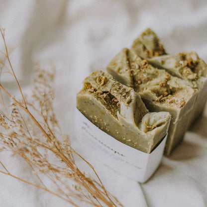 Savon exfoliant fait à la main Bohème — Encens, pin, citronnelle & menthe